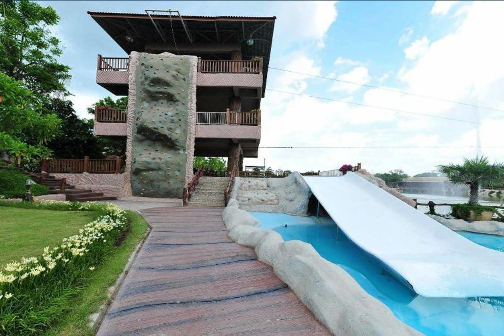 Chart Trip Resort Nakhon Ratchasima Extérieur photo