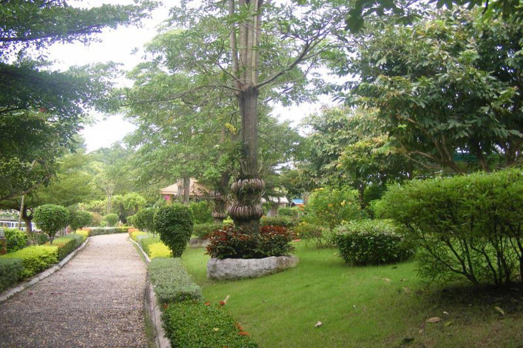 Chart Trip Resort Nakhon Ratchasima Extérieur photo