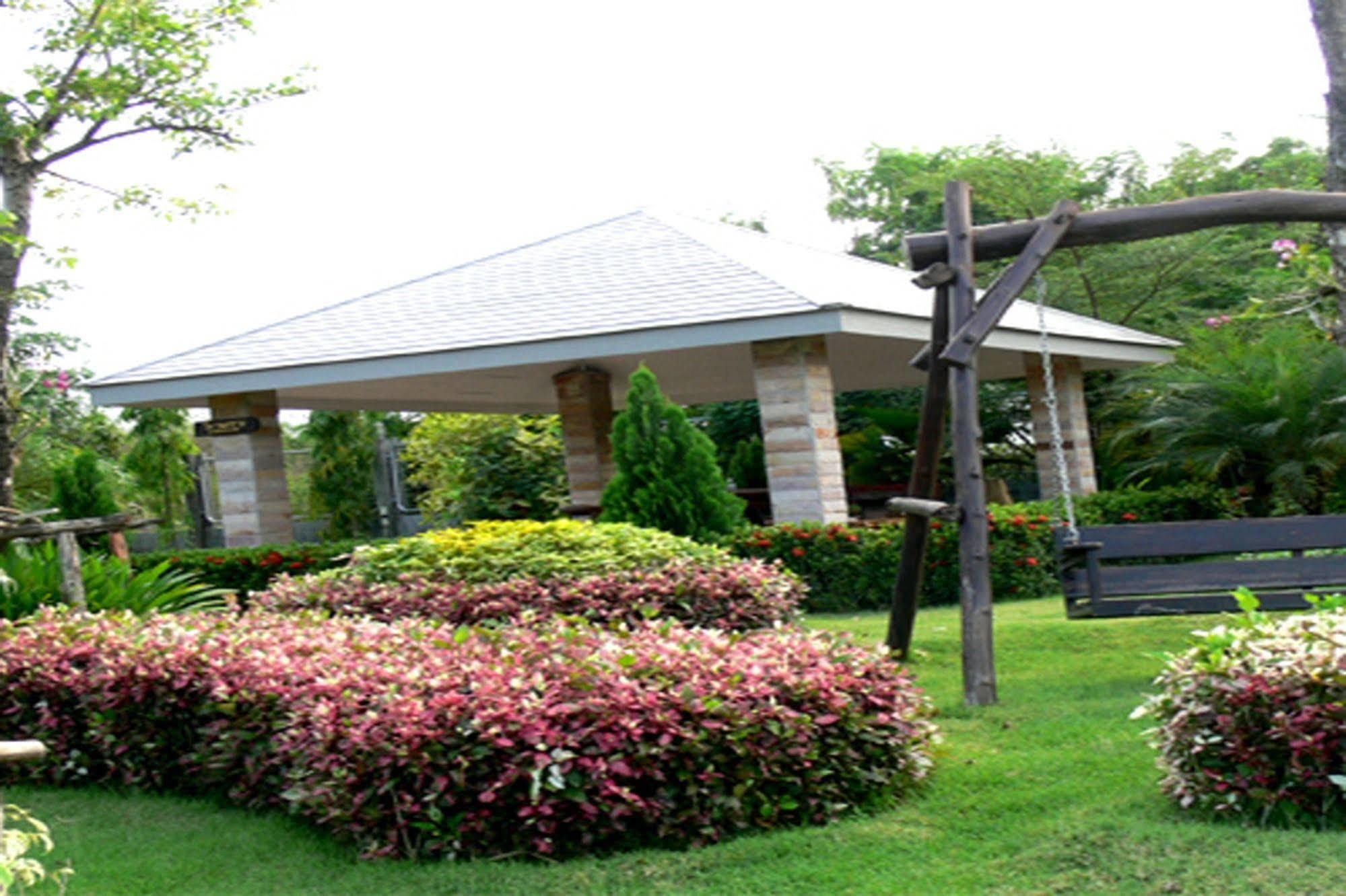 Chart Trip Resort Nakhon Ratchasima Extérieur photo