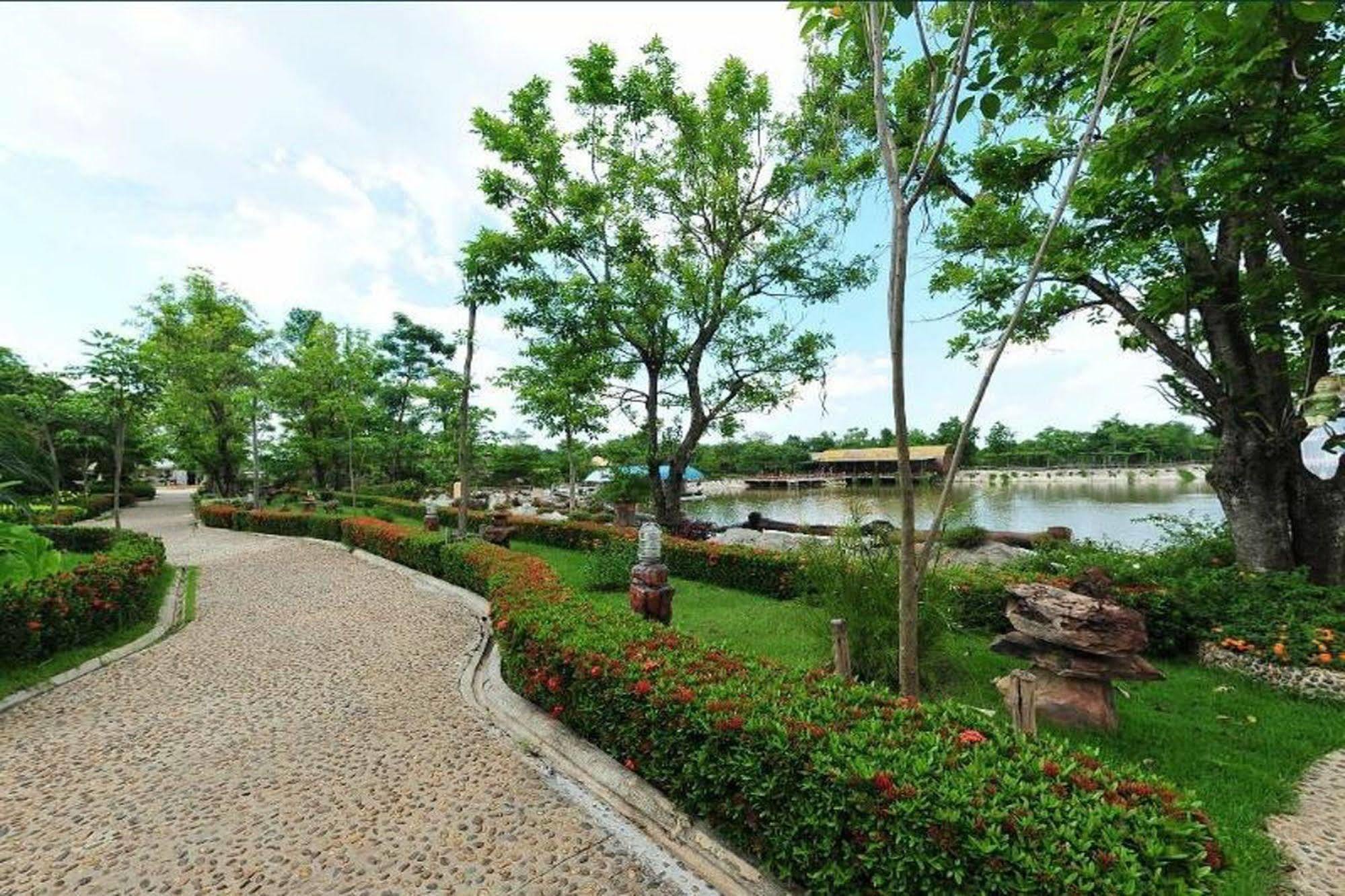 Chart Trip Resort Nakhon Ratchasima Extérieur photo